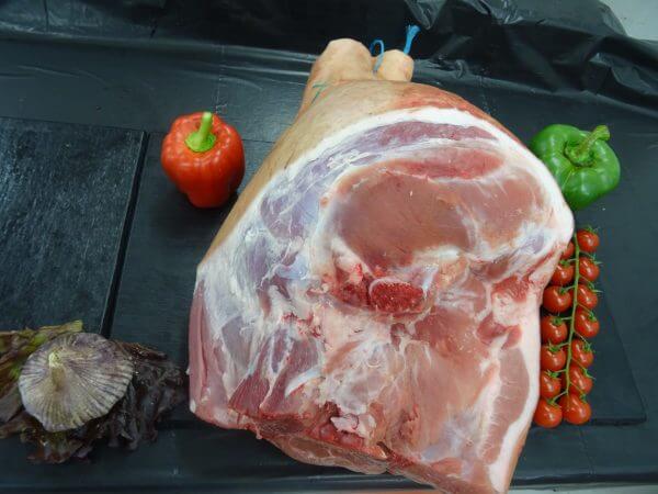 Jambon entier avec os