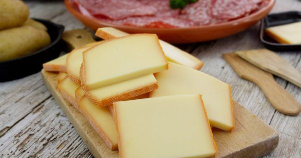 Fromage à raclette tranché