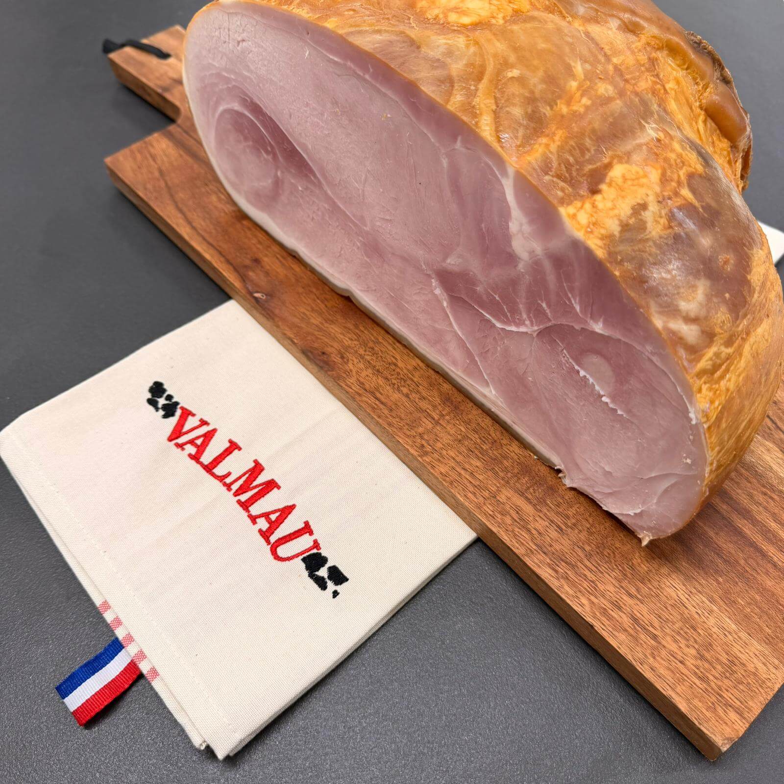 Jambon fumé à l'os en tranches
