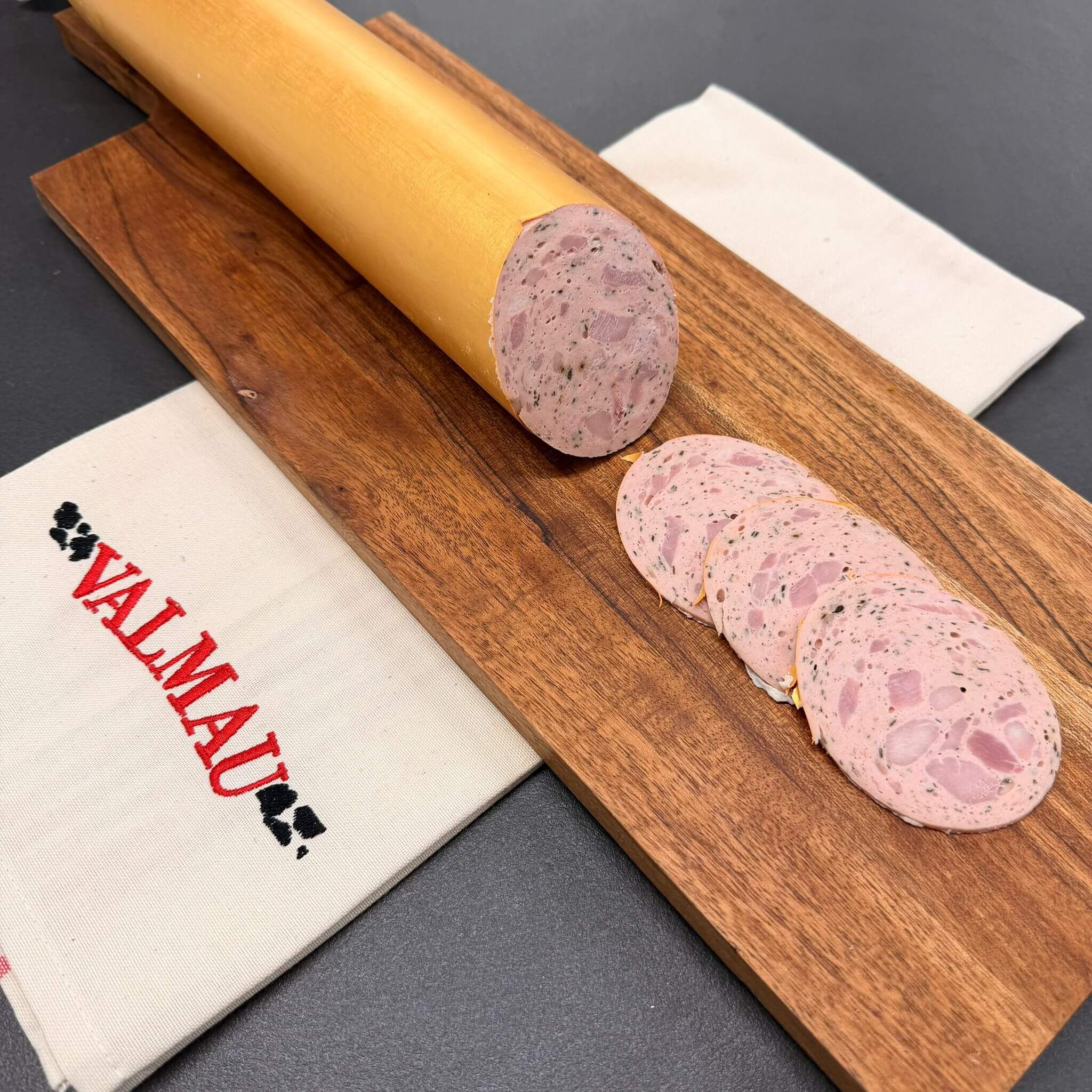 Saucisse de jambon à l'ail des ours en tranches